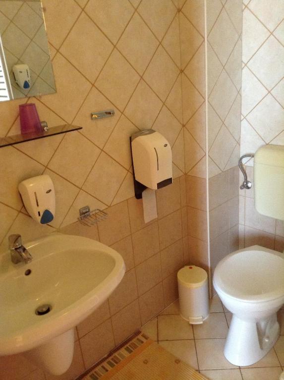 ホテル Fonix Fogado レンティ 部屋 写真